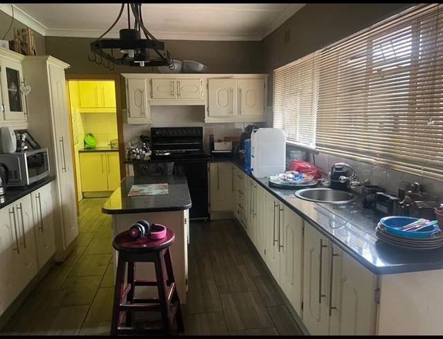 3 BEDROOM PROPERTY TO RENT IN VANDERBIJLPARK SW 5